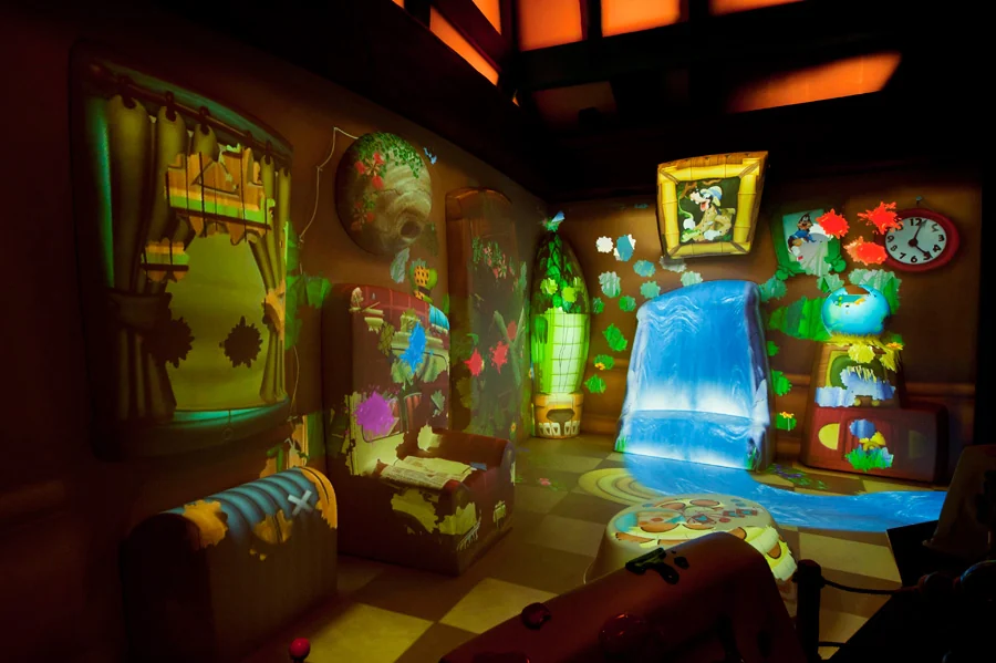 Goofy's Paint n Playhouse interior